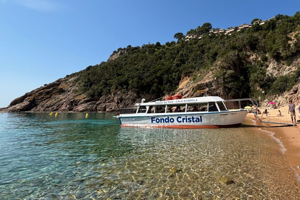 Boat arriving at Cala Giverola near Tossa de Mar on the Costa Brava