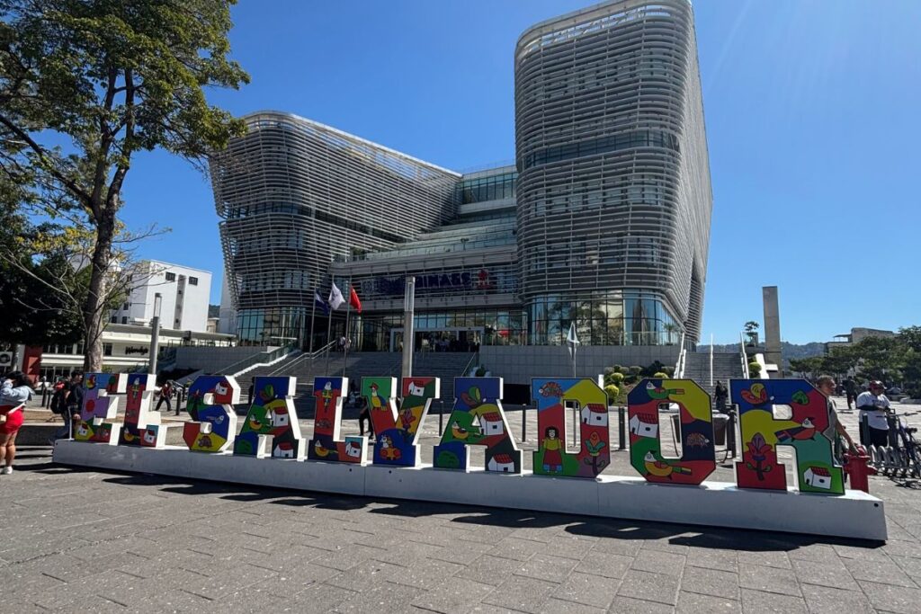 Colorful "El Salvador" sign in front of the BINAES National Library in downtown San Salvador, El Salvador.