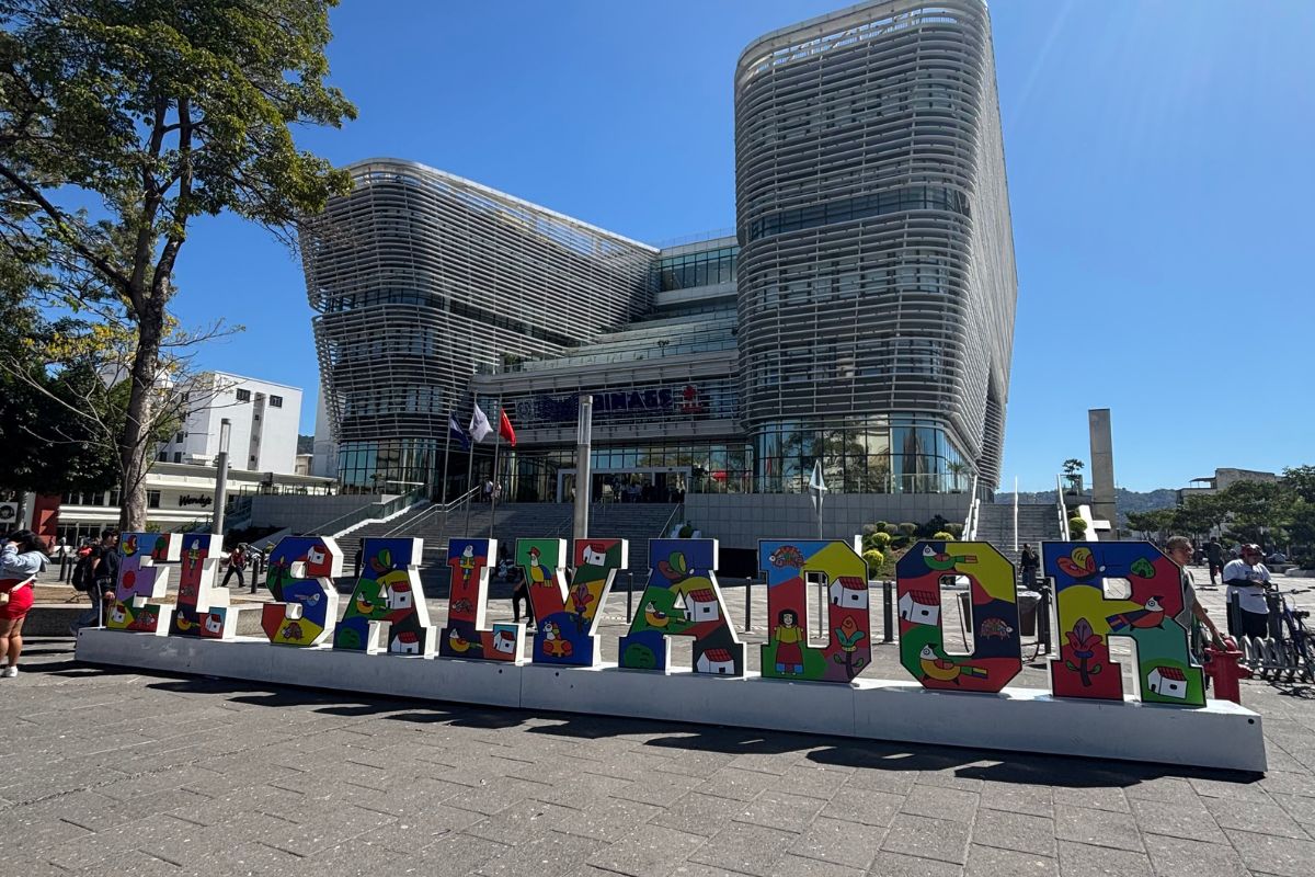 Colorful "El Salvador" sign in front of the BINAES National Library in downtown San Salvador, El Salvador.